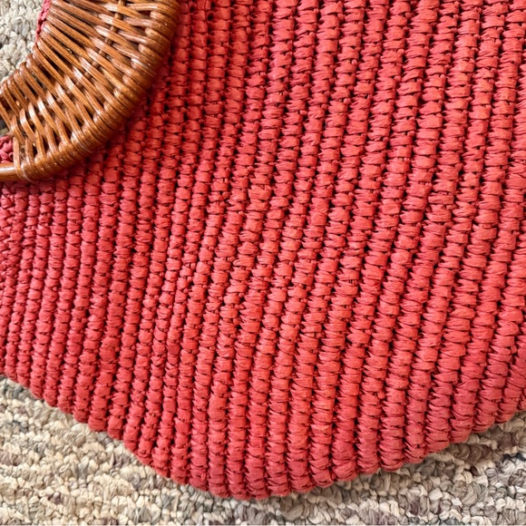 NWOT “Straw Studios” Coral Circle Rattan Handbag w Wooden Handle 16” x 14” - Picture 4 of 13